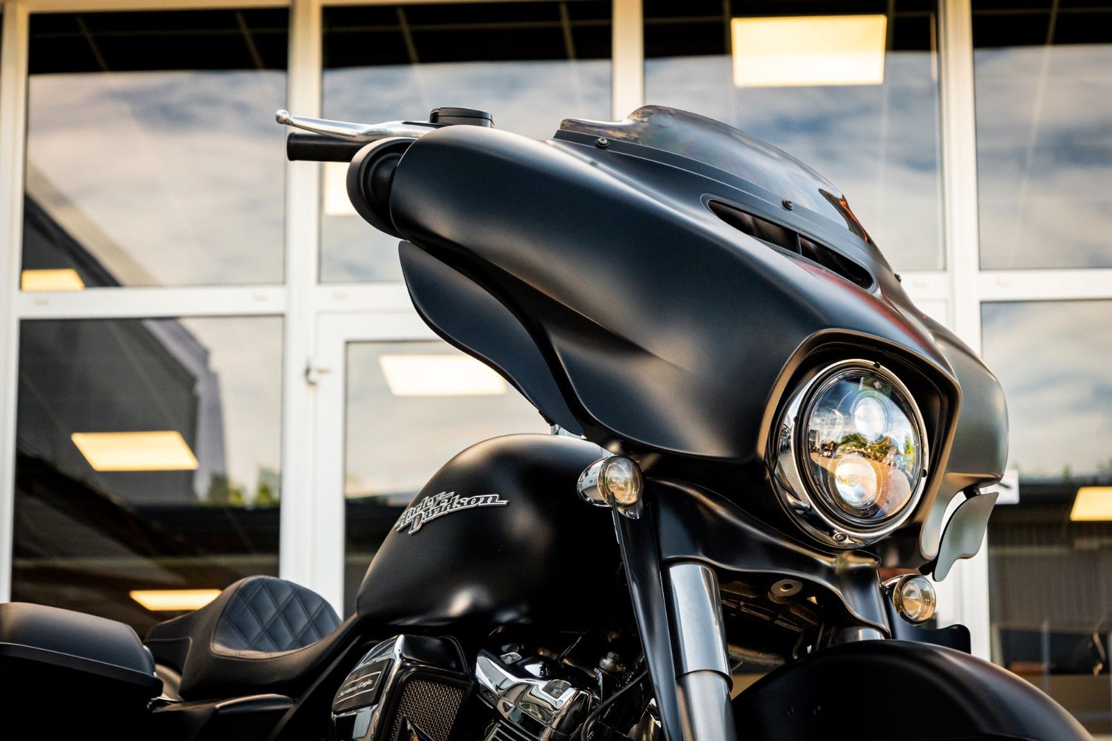Fahrzeugabbildung Harley-Davidson STREET GLIDE SPECIAL FLHXS -APE - JEKILL&HYDE -