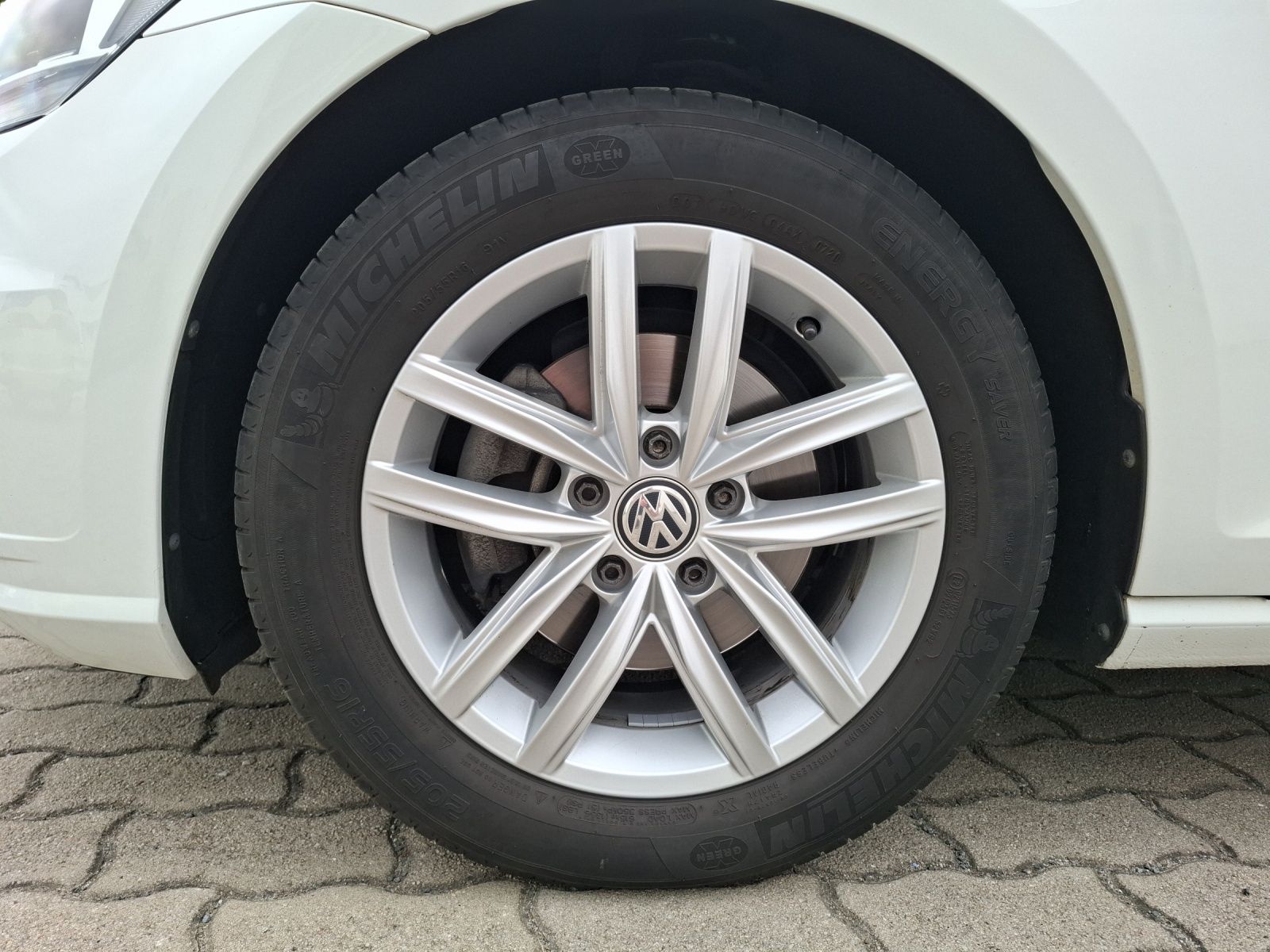 Fahrzeugabbildung Volkswagen Golf VII Variant TSI Comfortline Navi ACC RFK SH