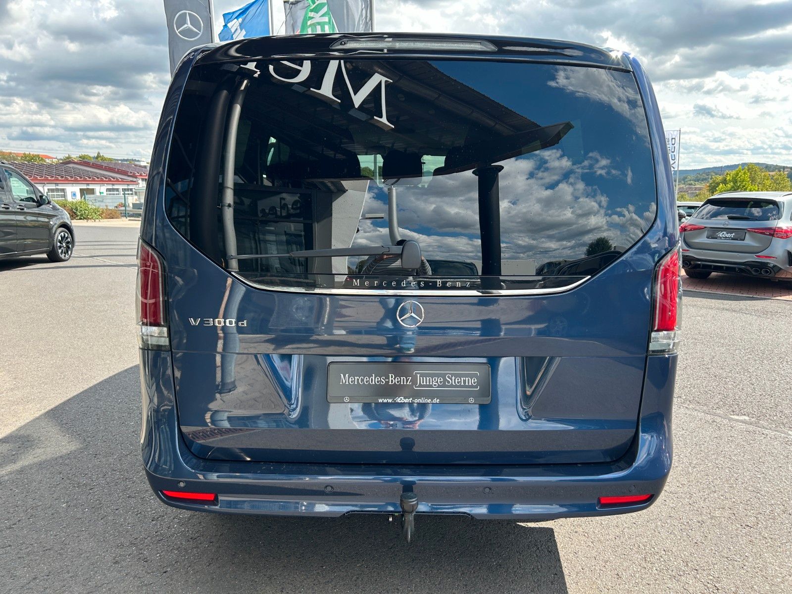 Fahrzeugabbildung Mercedes-Benz V 300 d STYLE DISTRONIC Stdheiz AHK2,5to 360