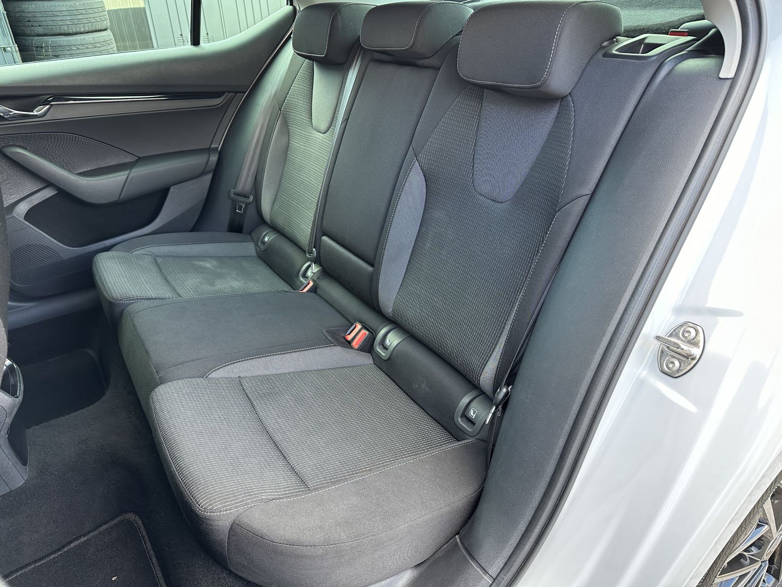 Fahrzeugabbildung SKODA Octavia 2.0 TDI DSG Ambition NAV+LED+VCOCK+STDHZ