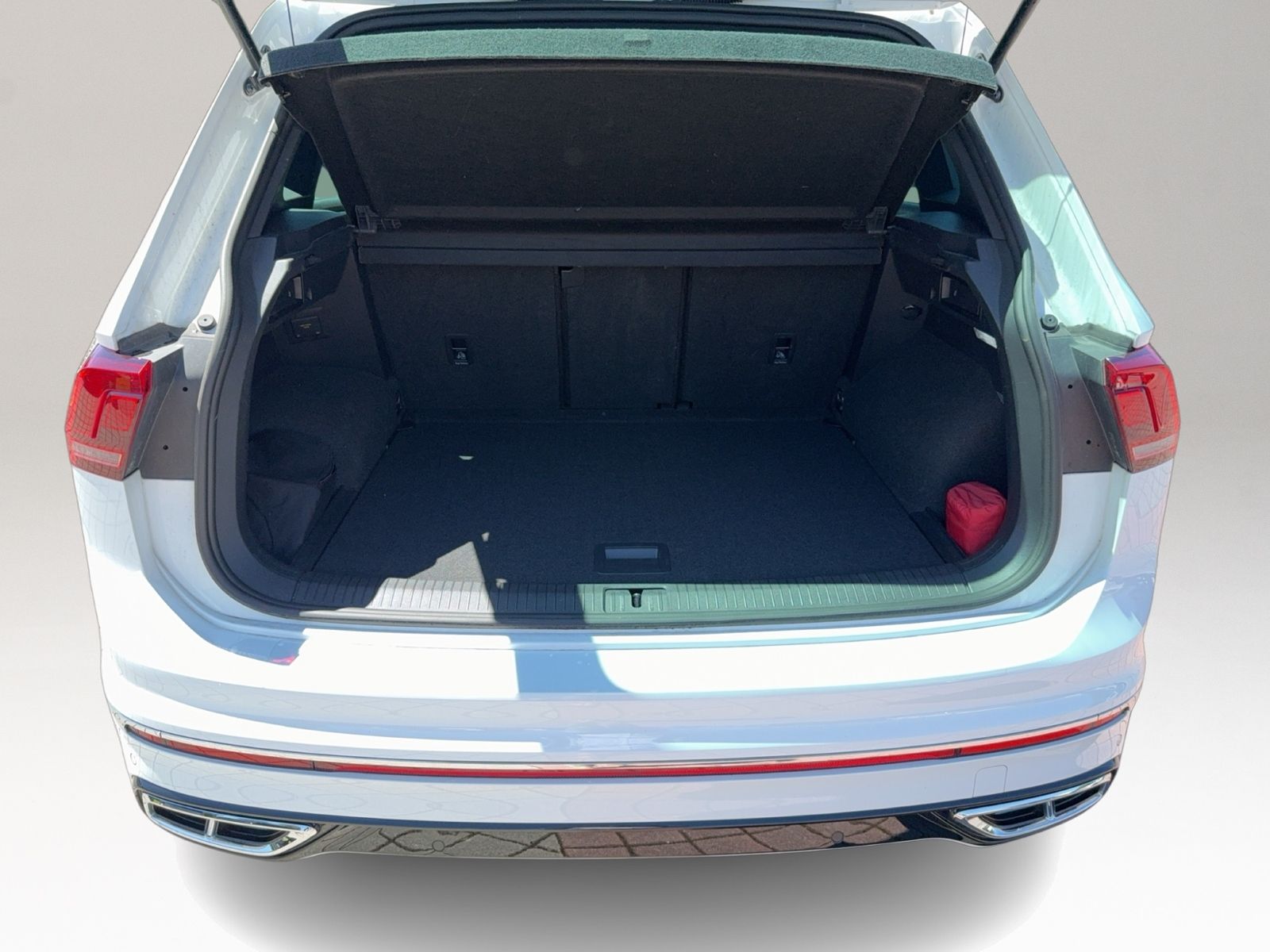 Tiguan 1.5 TSI R-Line, ACC, RearView, App, LED D
