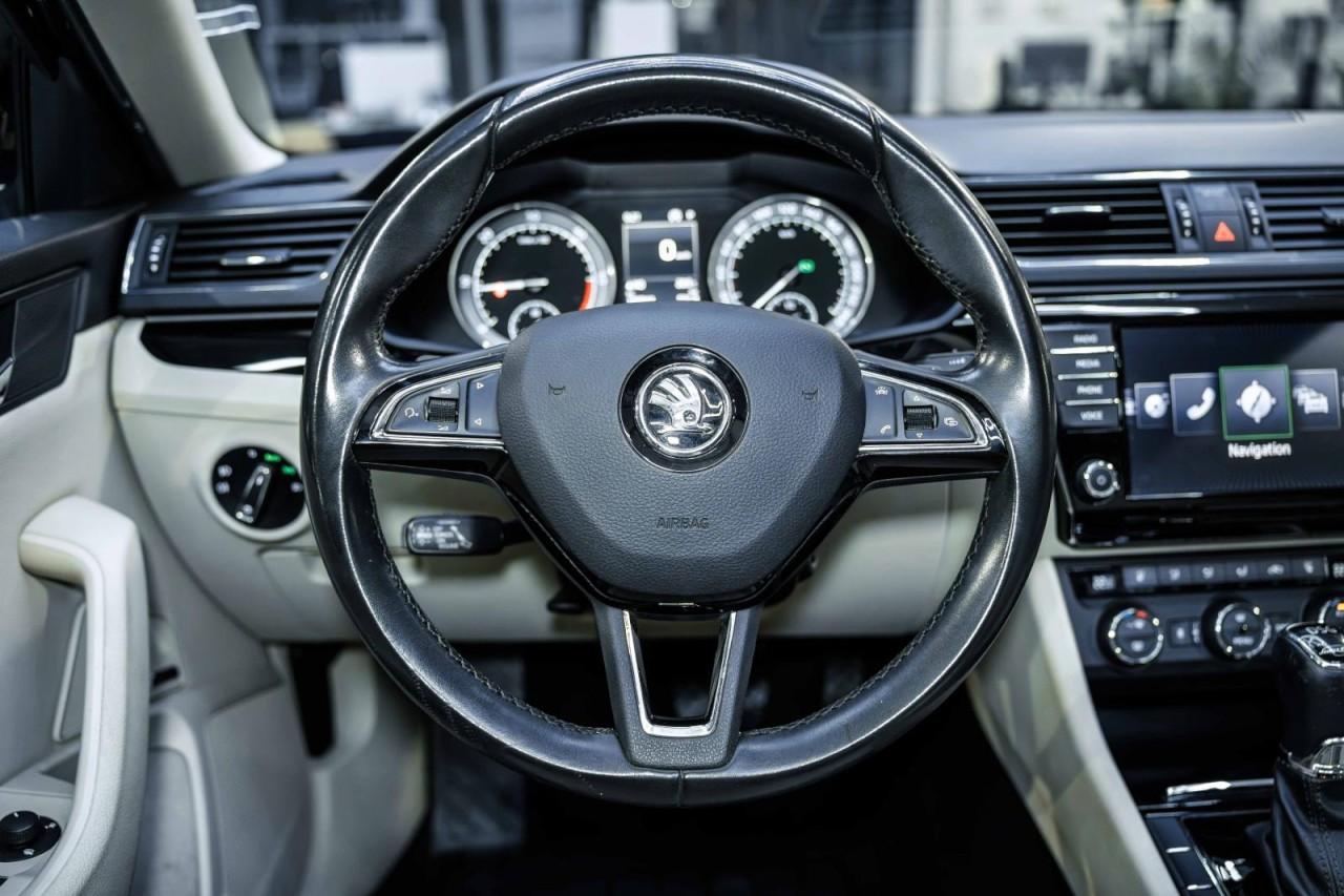 Skoda Superb Combi L&K 2.0 TDI 190 ch DSG 4x4 / Toit panoramique / Canton / Sièges ventilés / Chauffage auxiliaire