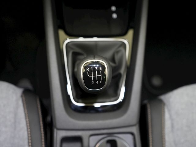 Octavia COMBI TOUR TSI+AHK+NAVI+SITZ-/LENKRADHEI
