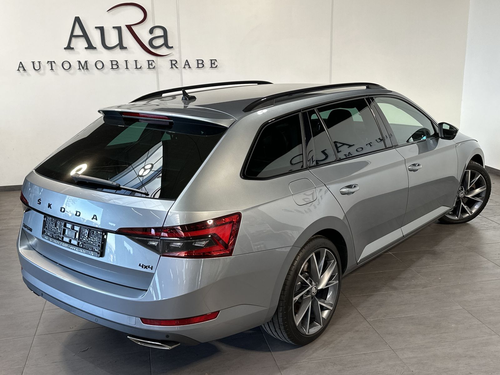 Fahrzeugabbildung SKODA Superb Combi 2.0 TSI Sportline 4x4 NAV+LED+AHK