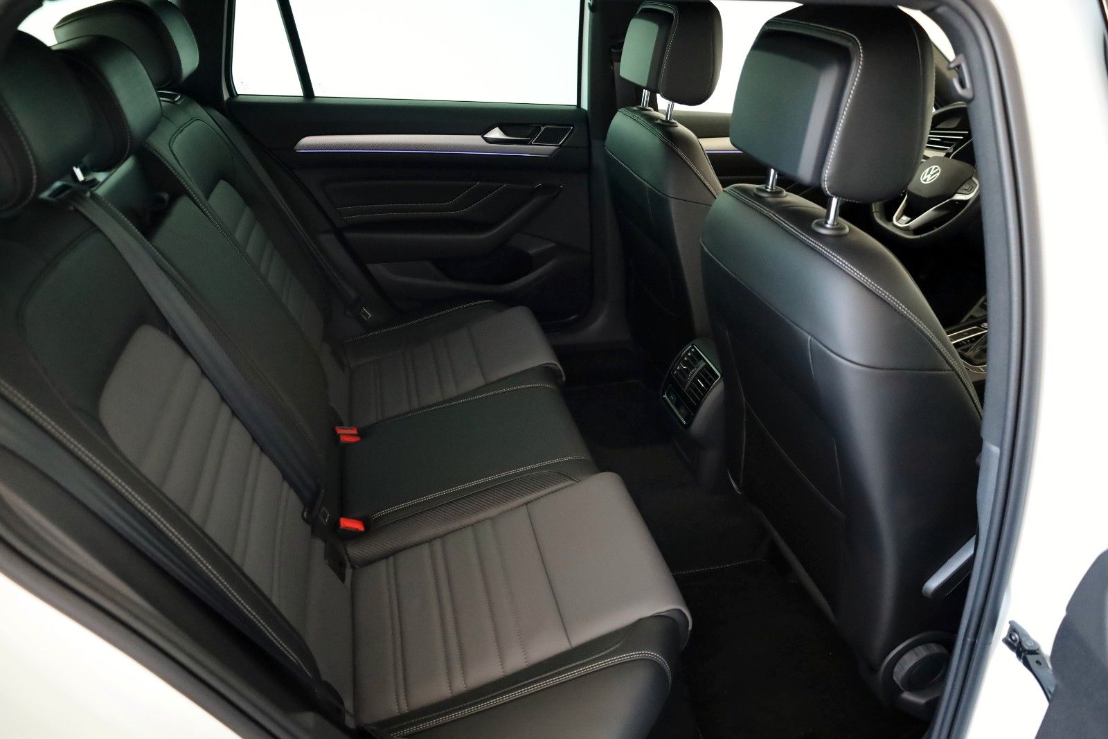 Fahrzeugabbildung Volkswagen Passat Variant R Line Leder,Navi,LED,ACC,CarPlay