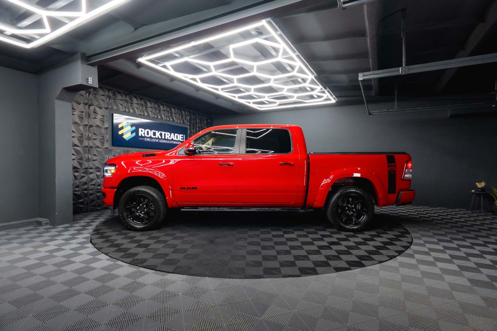 Fahrzeugabbildung Dodge RAM 5.7 V8 HEMI 4x4 LPG BRC Offroad Night-Paket