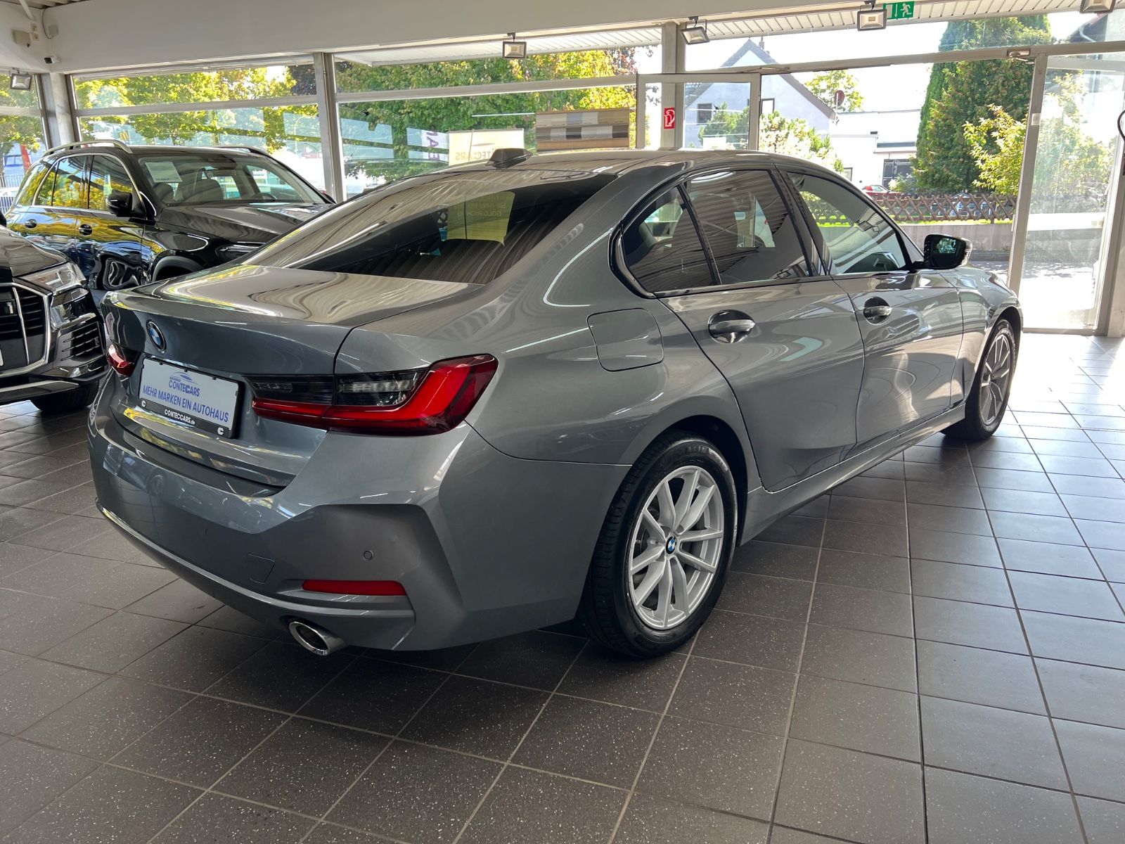 BMW 320d Lim. x Drive AHK+Driving Assist foto 11