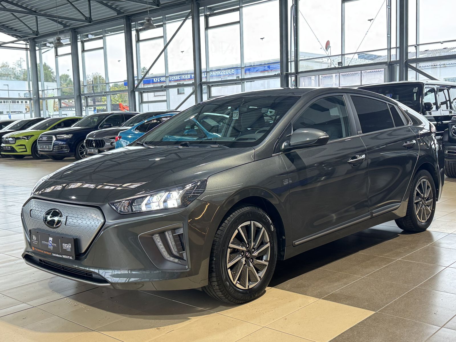 Hyundai Ioniq Style Navi Infinity R.Cam ACC LED SHZ imagem 3