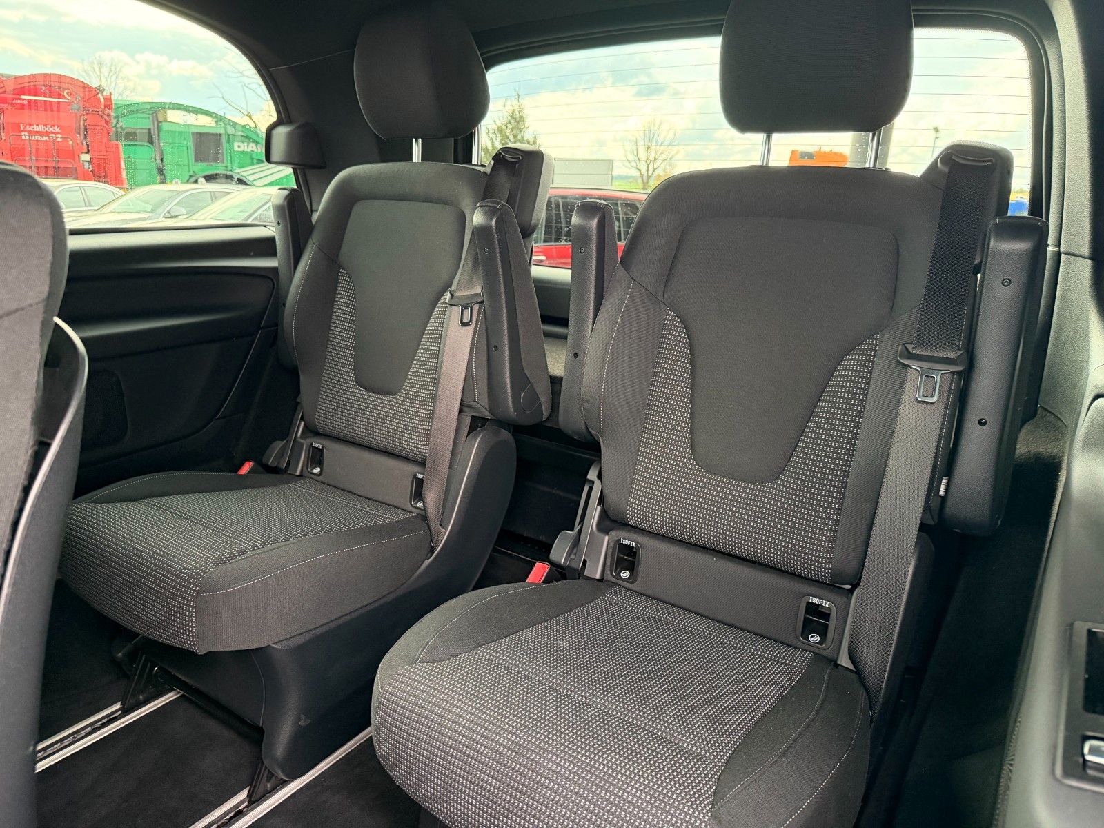Fahrzeugabbildung Mercedes-Benz V 250 d EDITION AMG Kompakt AHK2,5 DISTRONIC
