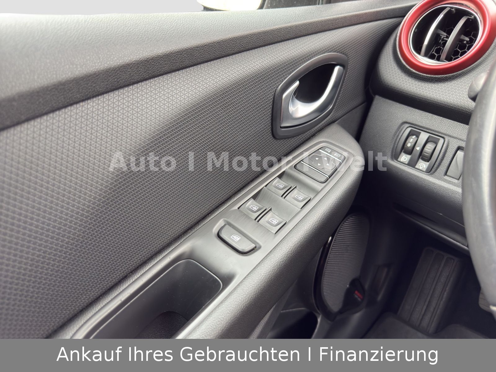 Fahrzeugabbildung Renault Clio IV Intens LED/ALU/NAVI/TEMPOMAT/BT-AUDIO