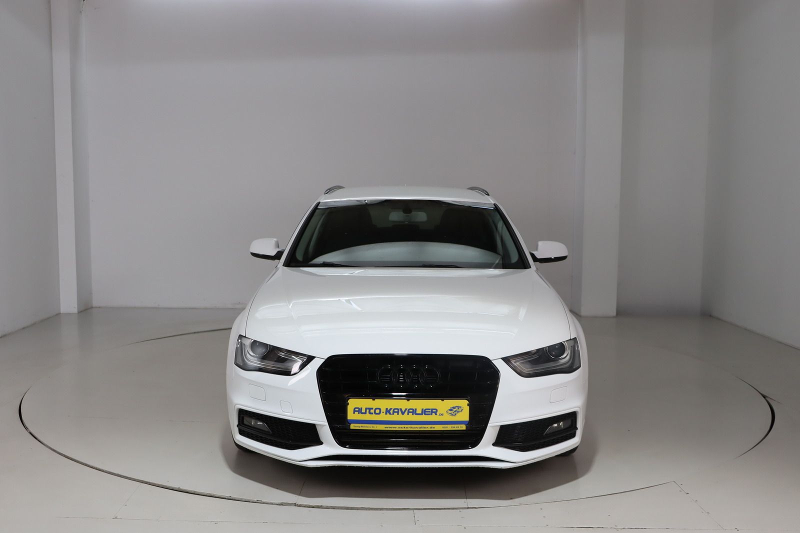 Fahrzeugabbildung Audi A4 1.8 TFSI Attraction Avant S-line * Bi-Xenon *