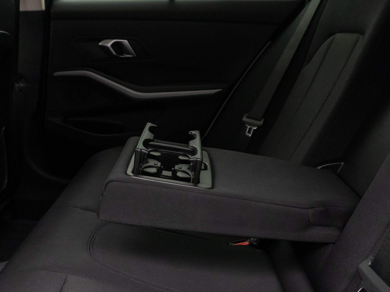 Fahrzeugabbildung BMW 320e  Kamera Laser HUD DAB HiFi Komfort Alarm