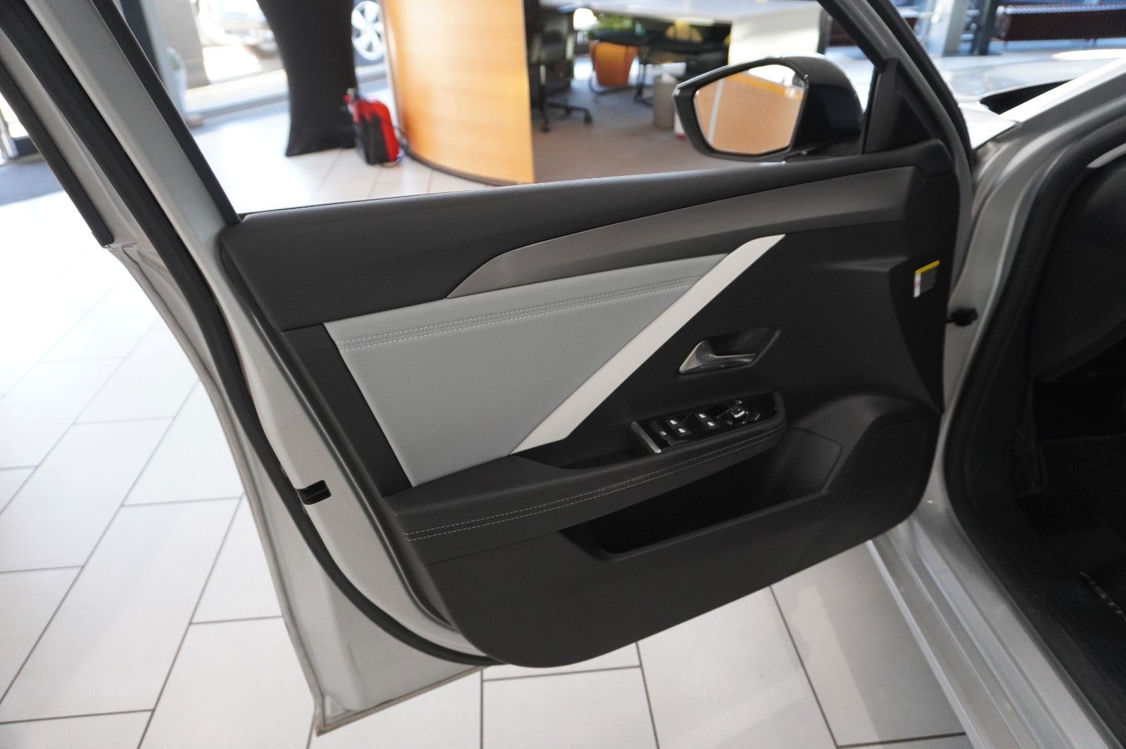 Fahrzeugabbildung Opel Astra L ST 1.6 HYBRID ELEGANCE NAVI/LED/KAMERA