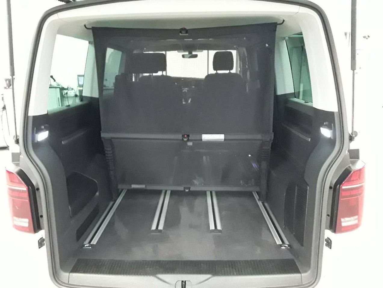 Fahrzeugabbildung Volkswagen T6 Multivan 2.0 TDI DSG 4M Edition BEHINDERTENGE