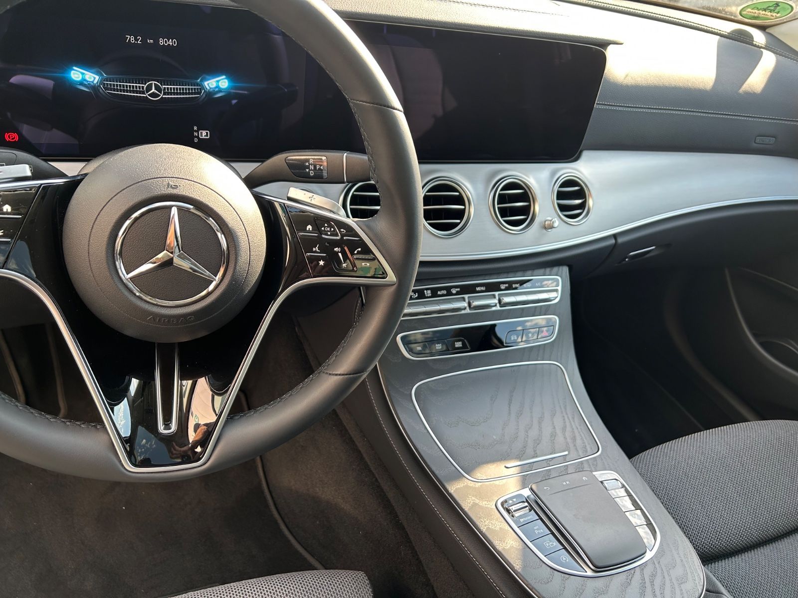 Fahrzeugabbildung Mercedes-Benz E 220  T d  Night Paket Pano Navi Kamera