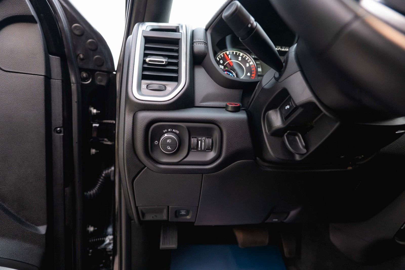 Fahrzeugabbildung Dodge RAM 3500 HEAVY DUTY 6.7 Cummins Laramie Night