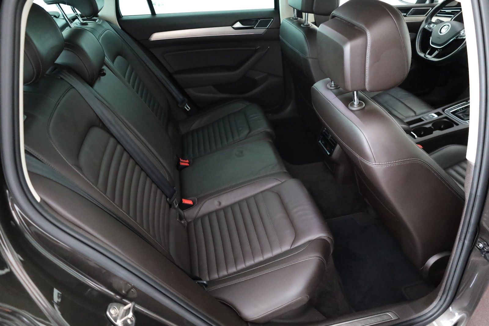 Fahrzeugabbildung Volkswagen Passat Variant Highline 4M Leder,Massage,ACC,360