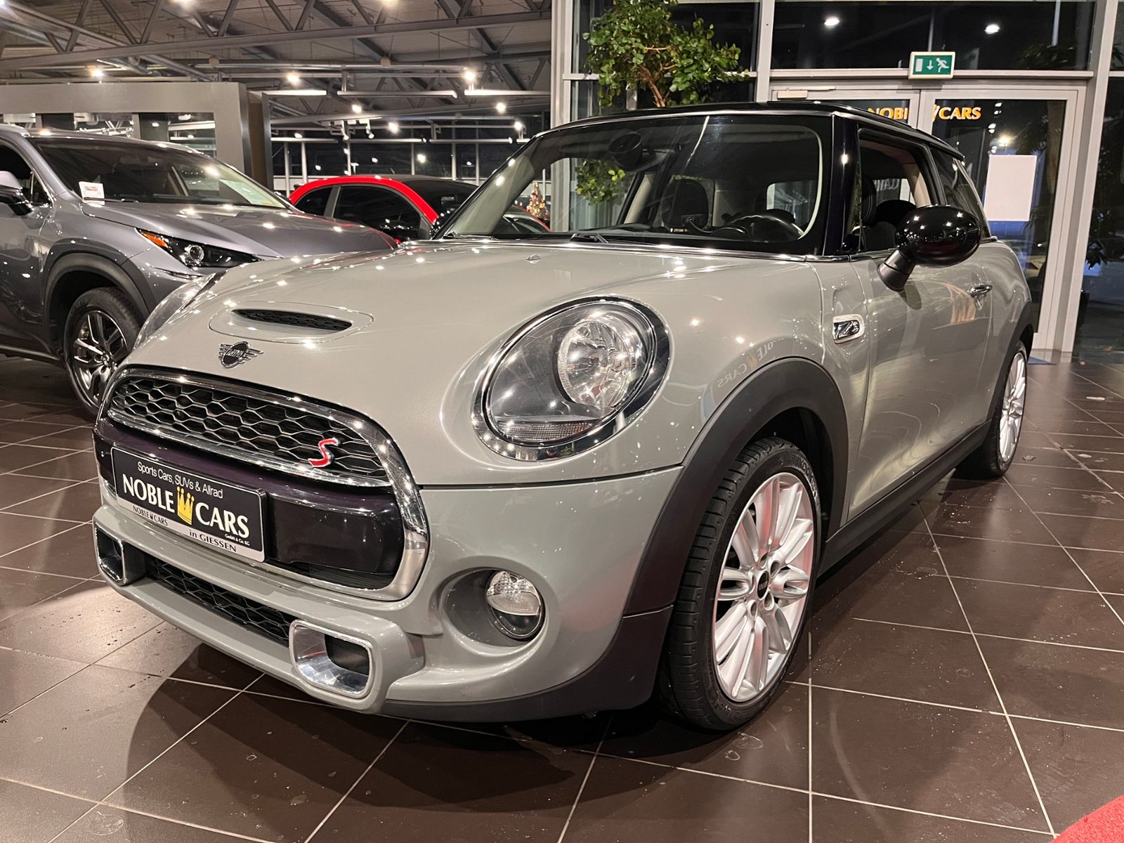 Fahrzeugabbildung MINI Cooper S Pepper KLIMA LED SHZ PDC 17"