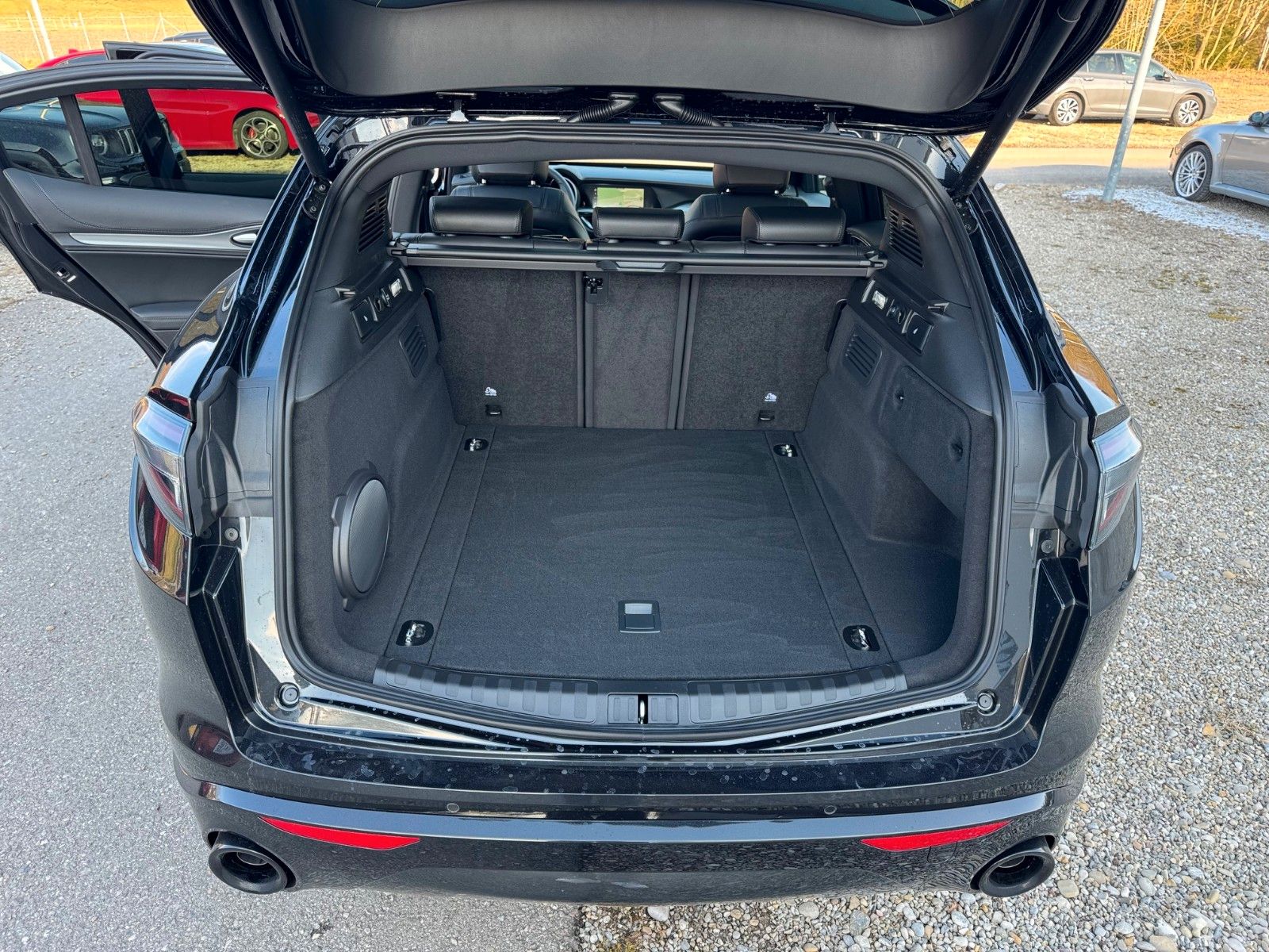 Fahrzeugabbildung Alfa Romeo Stelvio VELOCE 280 PS Glasdach Memory AHK elektr