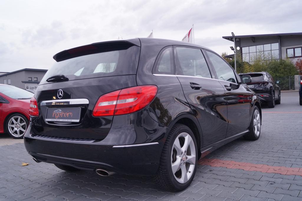 Mercedes-Benz B 180