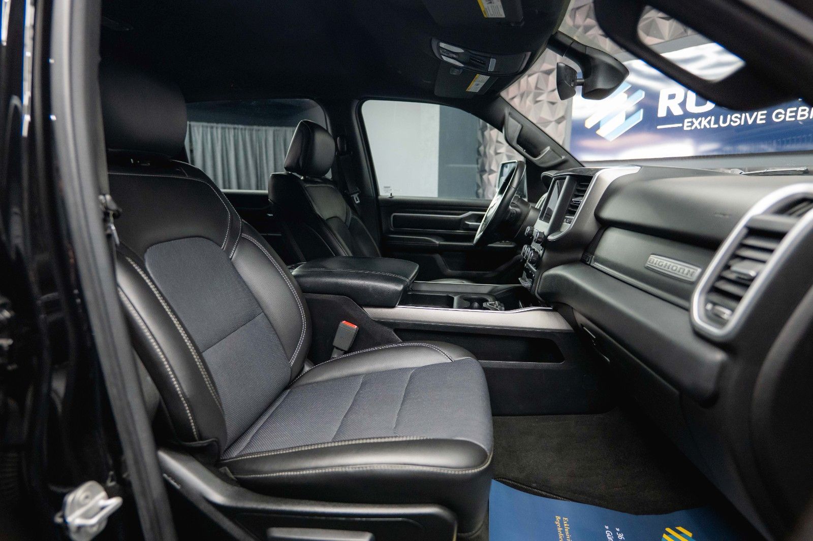 Fahrzeugabbildung Dodge RAM 5.7 V8 HEMI 4x4 OFFROAD BLACK EDITION *19%