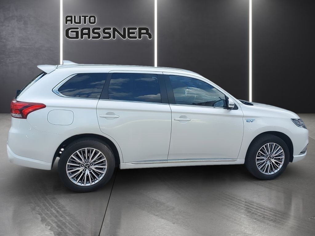 Fahrzeugabbildung Mitsubishi Outlander PHEV Spirit PLUS 2.4 4WD Navi Leder