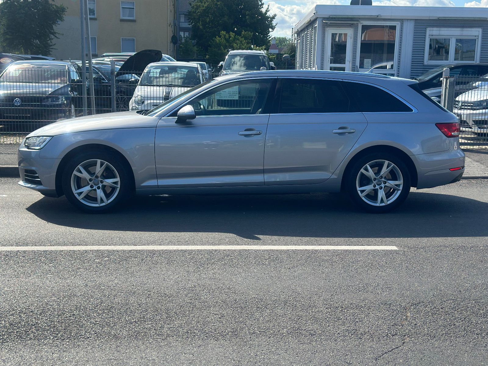 Fahrzeugabbildung Audi A4 2.0 TDI AVANT SPORT PAKET*MOD.2018+AHK*
