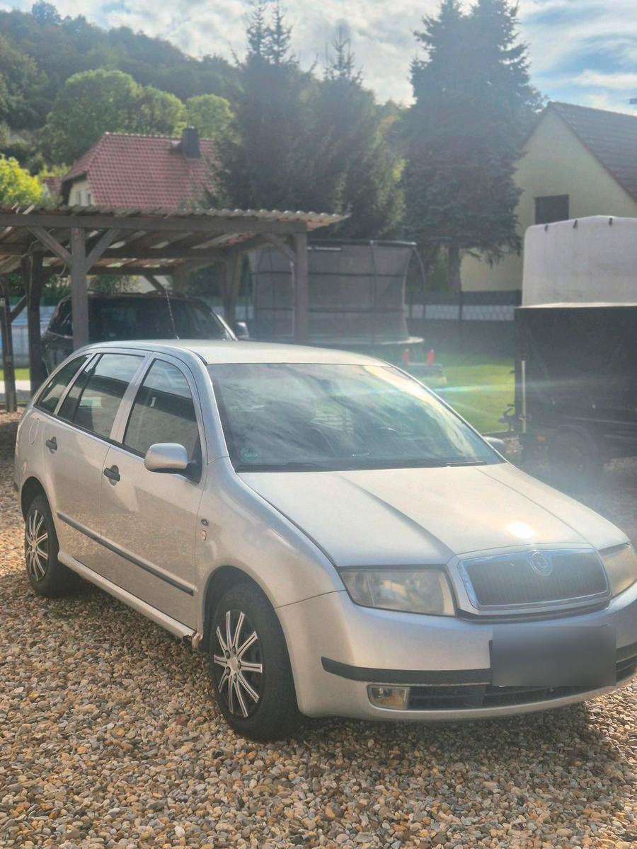 Skoda Fabia 2004 — rear view