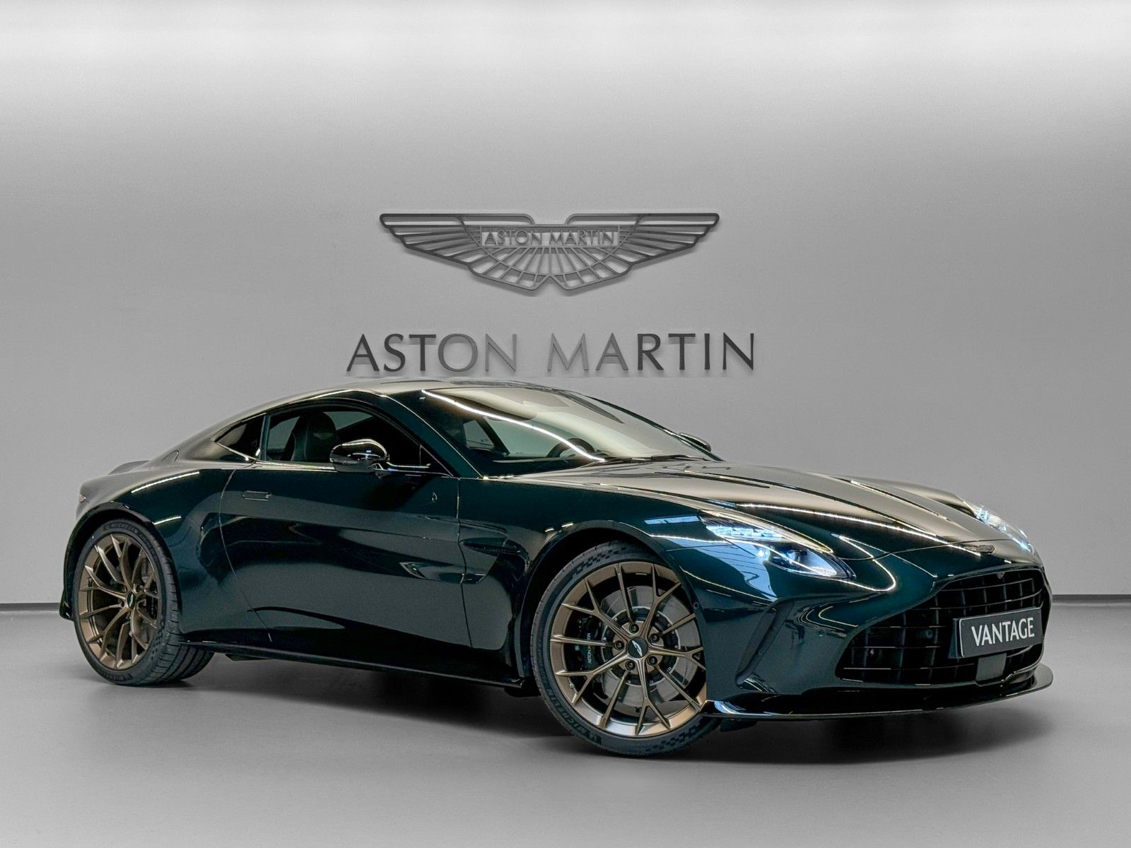 Aston Martin Vantage Coupe | MODELYEAR 2026