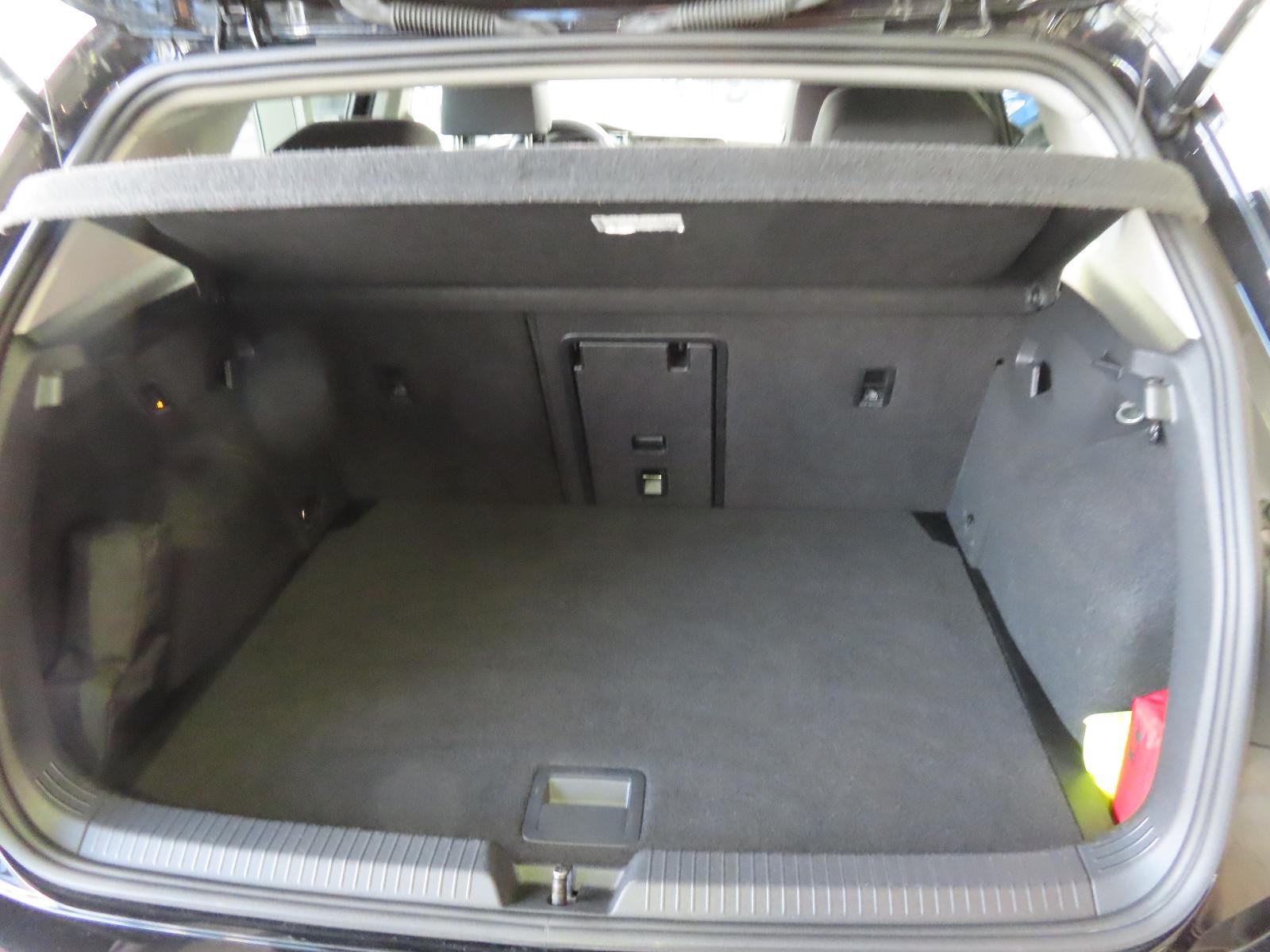 Volkswagen Golf VIII Lim. Move DSG PANO ACC AHK LED, миниатюра 9