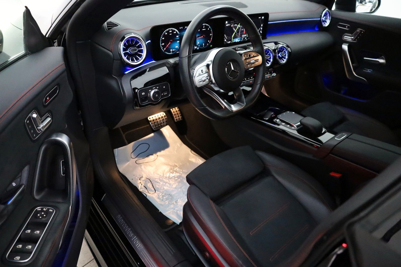 Fahrzeugabbildung Mercedes-Benz CLA 200d SB AMG Line T.Leder,Navi,LED,Night/Park