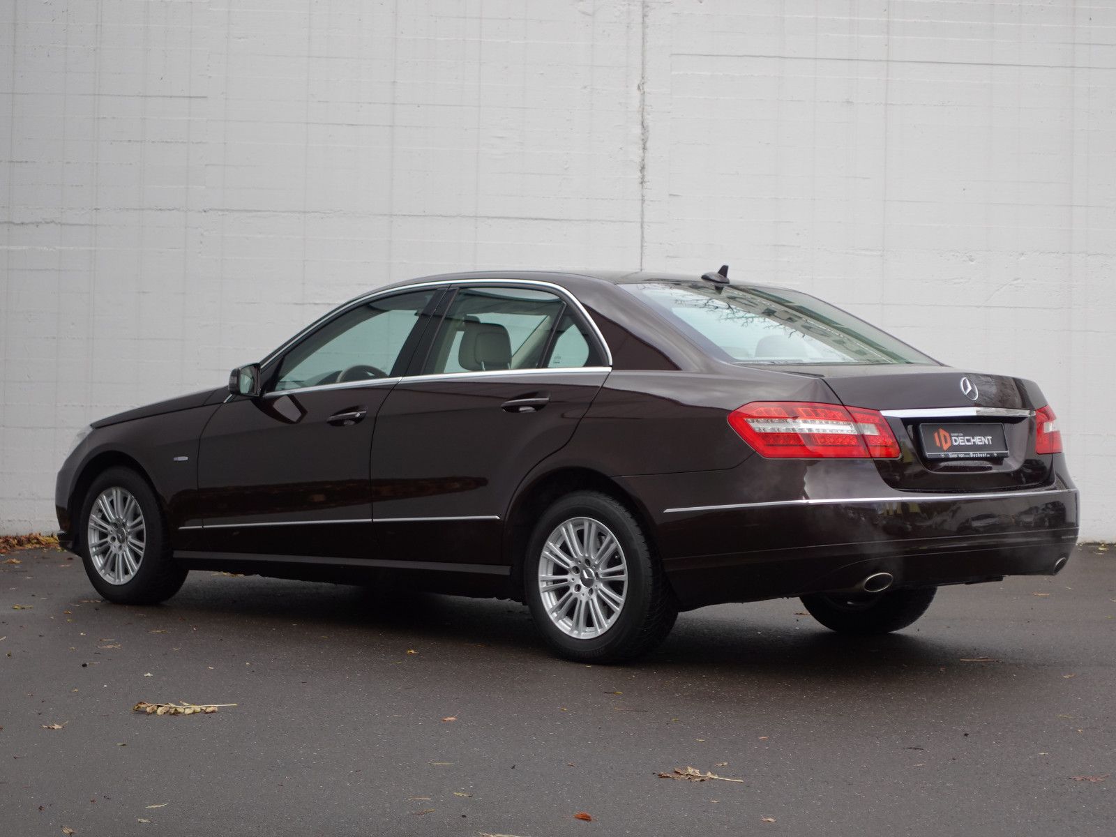 Fahrzeugabbildung Mercedes-Benz E 350 CGI Elegance,Navi,Sitzhzg,Händlerfahrzeug