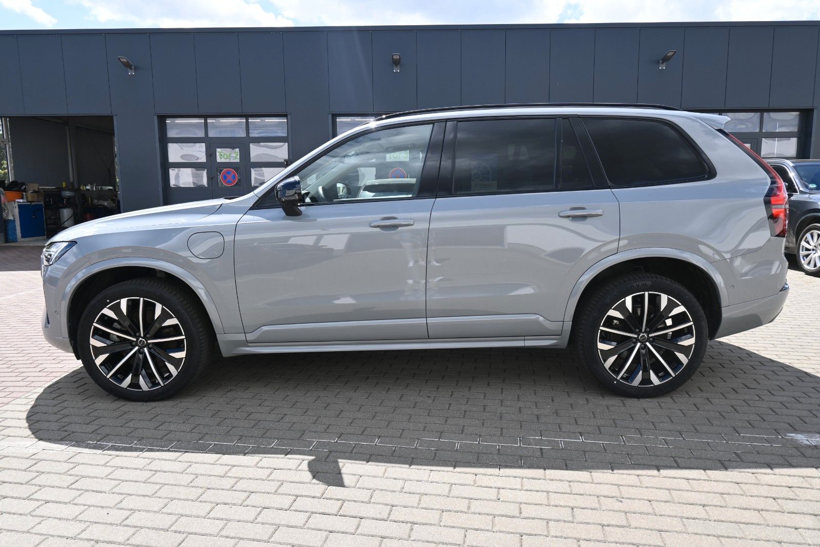 Fahrzeugabbildung Volvo XC90 T8 AWD Plus Dark*PANO*360°*HuD*H&K*ACC