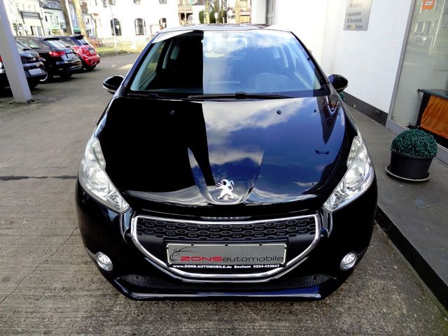 Fahrzeugabbildung Peugeot 208 + Navi ZB+Klima+BT+WR+BC