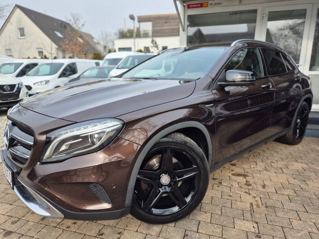 Mercedes-Benz GLA 250 4Matic Edition1 Comand Xenon KAM AHK 19"