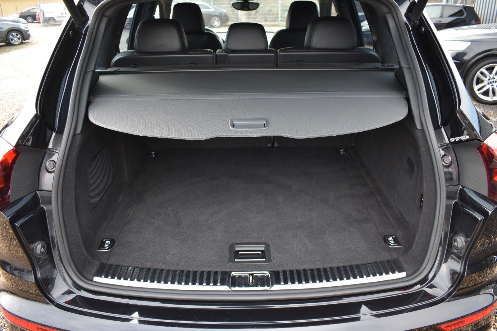 Fahrzeugabbildung Porsche Cayenne Turbo Panorama AHK Sport Chrono Keramik