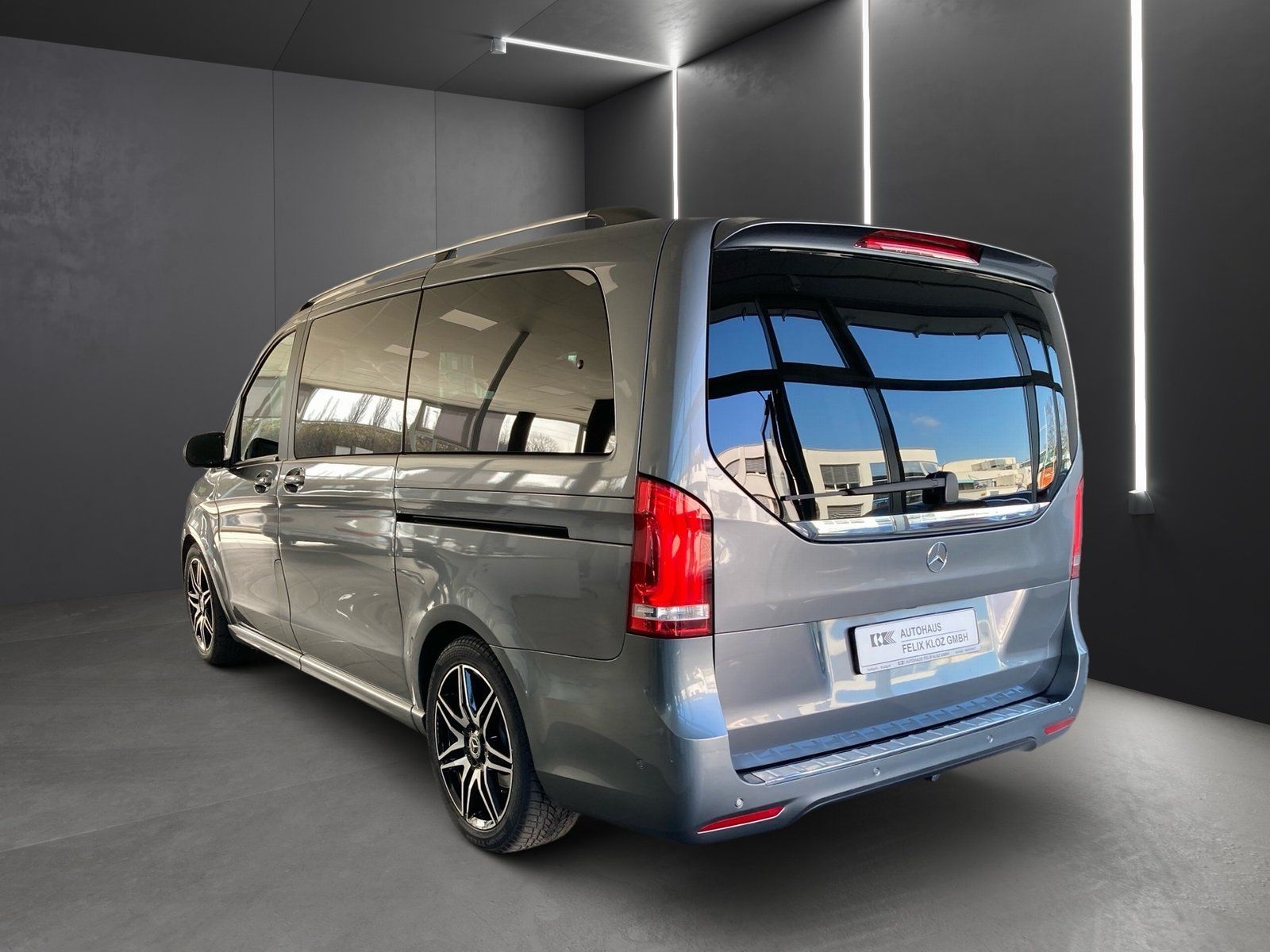 Fahrzeugabbildung Mercedes-Benz V 300 d AMG lang*AHK*STDHZG*Distro*TOT*ILS*Burm*