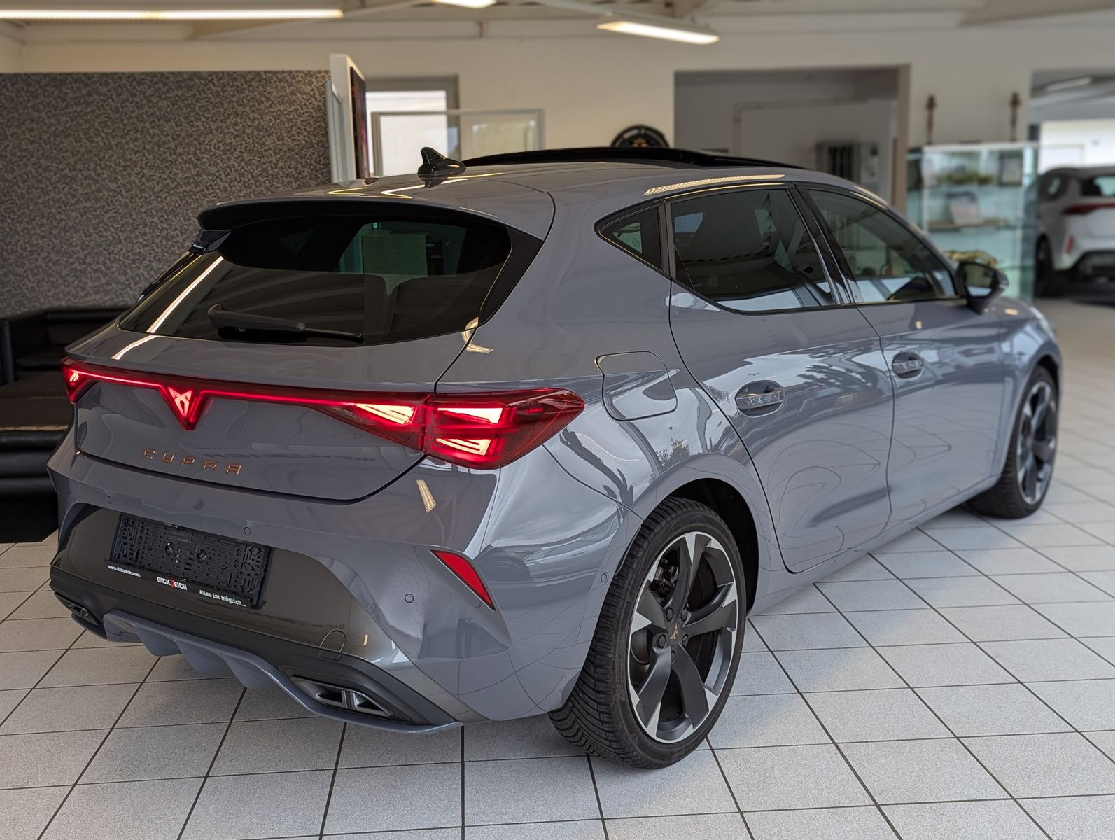CUPRA Leon 1.5 eTSI Sennh. Matrix Pano Edge/Dynamic - Image 7