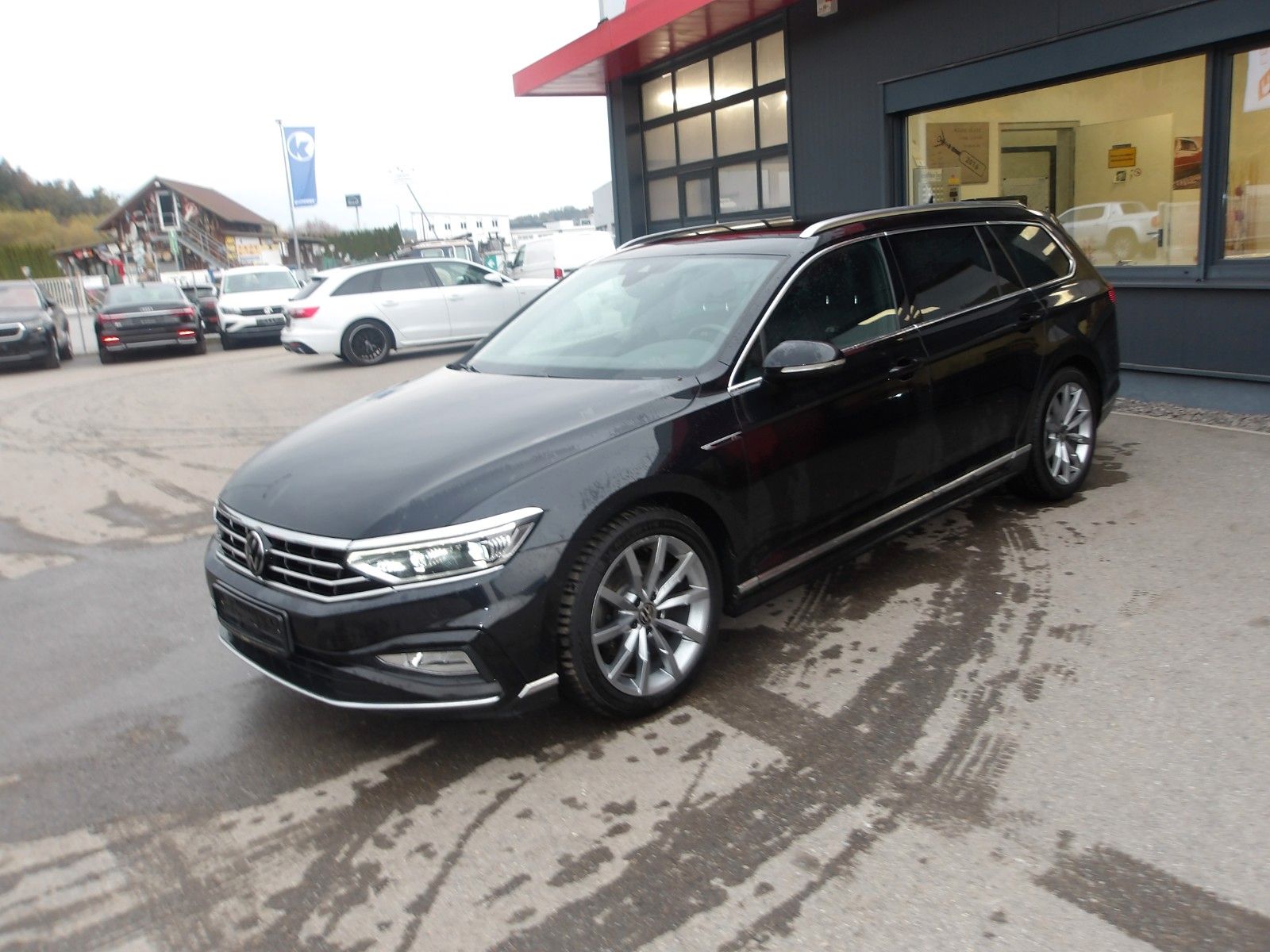 Volkswagen Passat Var. R-LINE *MATRIX*LEDER*AHK*EXP.17250*