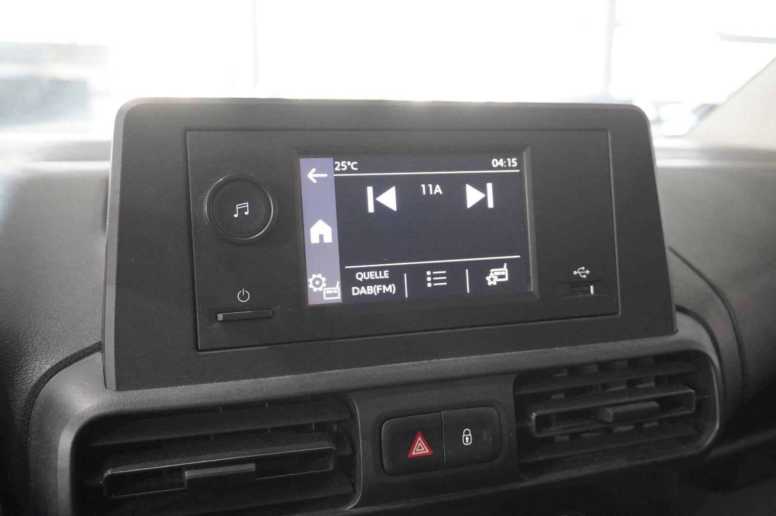 Fahrzeugabbildung Opel Combo-e LIFE EDITION 11KW KLIMA/PDC/TEMP./DAB+