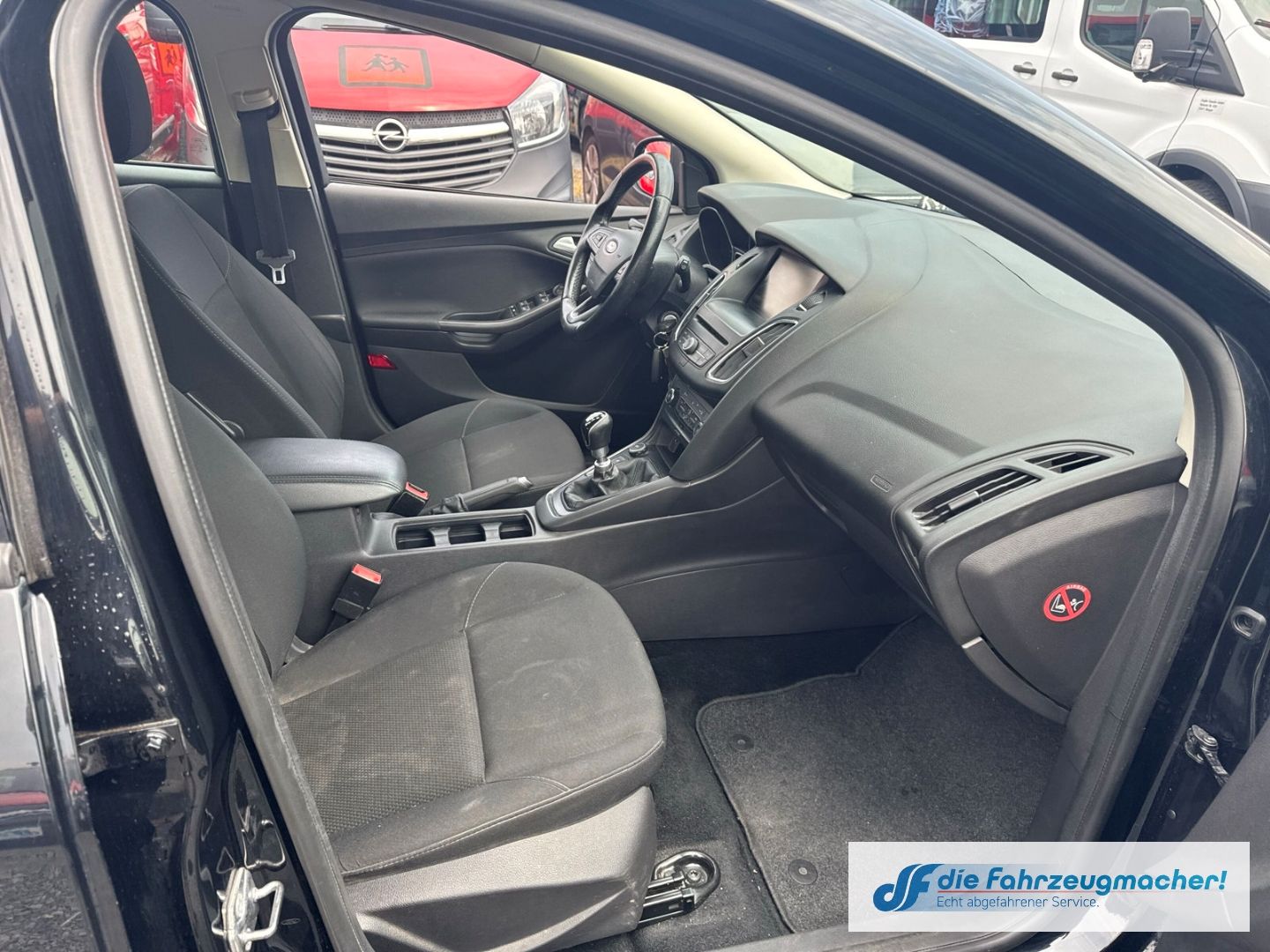 Fahrzeugabbildung Ford Focus Business Navi SHZ LenkradHZG *1502 *EXPORT