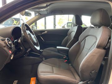 Audi A1 ambition *BI-XENON*NAVI*SZHZ*TEMPOMAT*PDC*