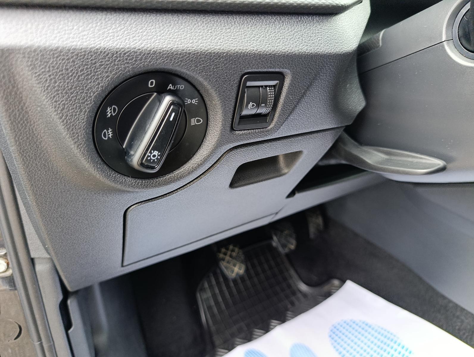 Skoda Scala Active Car Play Tempomat SHZ PDC AHK