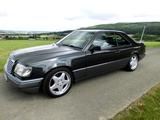 Mercedes-Benz E Klasse Coupe W124 220CE - Mercedes-Benz E 220 mit Benzin-Antrieb: Sportwagen