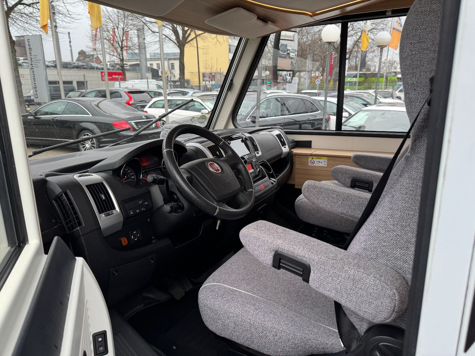 Fahrzeugabbildung Dethleffs Globebus I 006 GT PAKET WHITE 9GT SAT DACHKLIMA