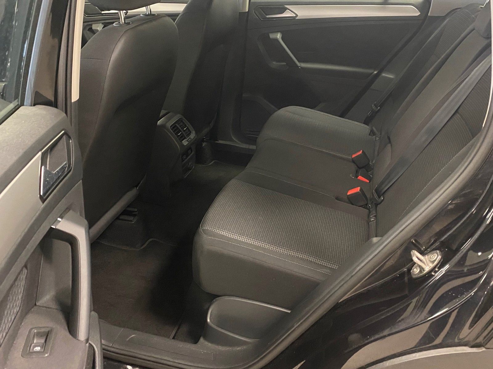 Fahrzeugabbildung Volkswagen Tiguan 1.4 TSI ACT DSG Trendline+NAVI+LED+TEMPOM