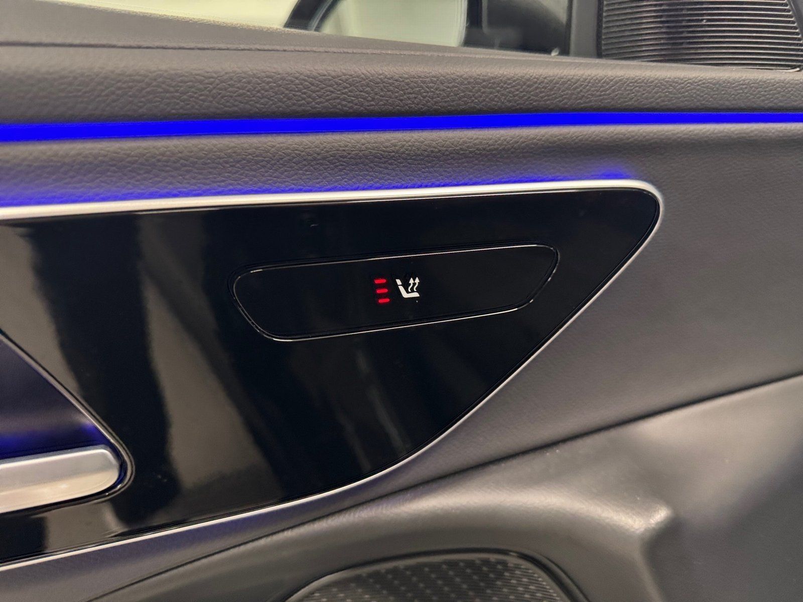 Fahrzeugabbildung Mercedes-Benz E 220 T d AVANTGARDE*Pano*AHK*Distronic*Totwink*