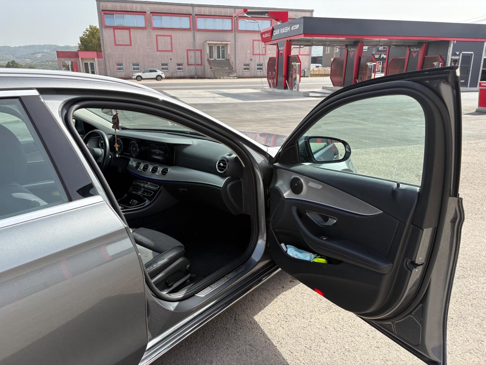 Mercedes-Benz E 220 d T Autom