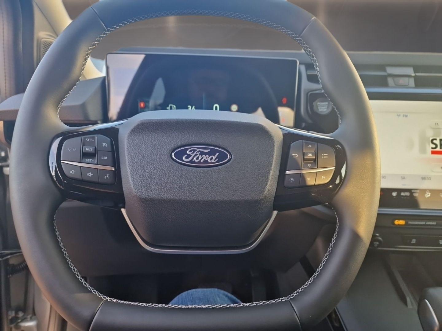 Fahrzeugabbildung Ford Puma Titanium Automatik, Winterpaket