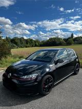 Volkswagen Golf 7 GTI Perf./ Inspektion Neu/ 8-fach bereift - mit Benzin-Antrieb: Schwarz, Standheizung